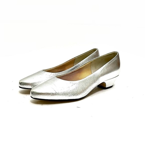easy street Shoes - Vintage 1990s silver metallic leather slip on formal kitten heels